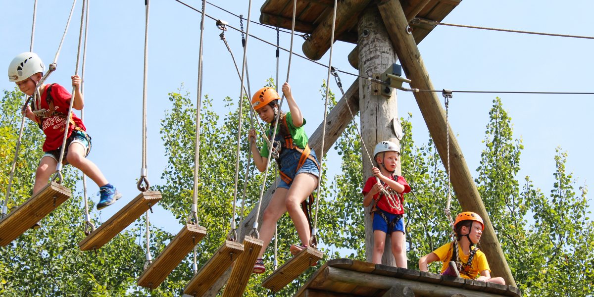 Hoogteparcours klimpark adventure valley kinderen