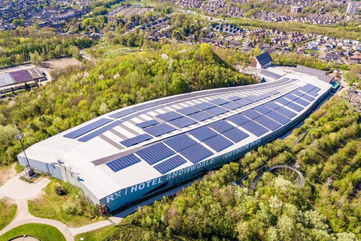 Zonnepanelen dak Landgraaf luchtfoto